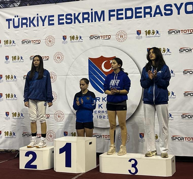 Yazı görseli: Yıldızlar Milli Eskrim Sporcumuz Nilim Karavelioğlu